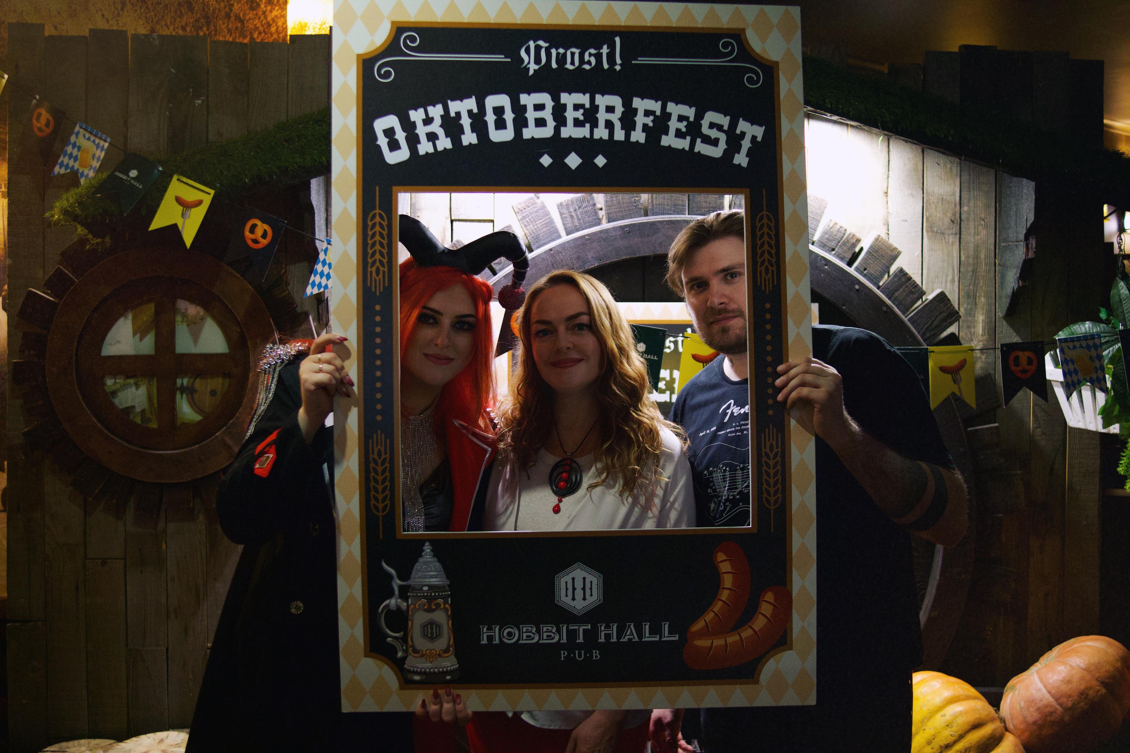 Oktoberfest в Пабе «Hobbit Hall». Фото со зрительницей Натальей